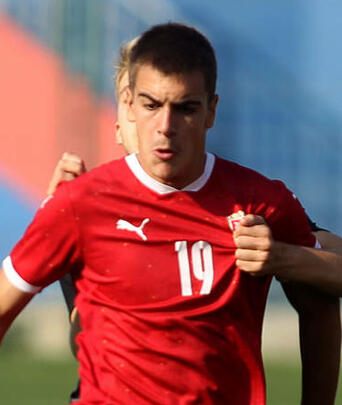 Stuttgart holt Teenager Milosevic aus Novi Sad Fussballdaten